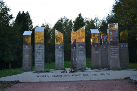 Stečak poginulim braniteljima - Trokut Novska