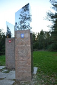 Stecak poginulim braniteljima s Otoka Ivanic- Trokut Novska